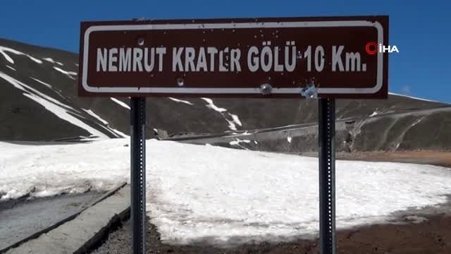 Mayıs ayında Nemrut'ta kayak keyfi