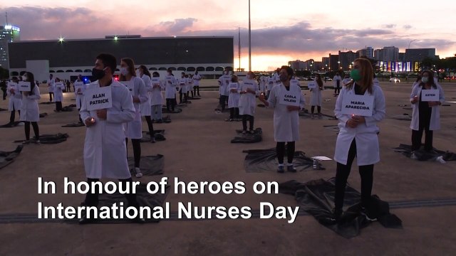 Brazilian nurses pay tribute to fallen colleagues