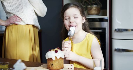 babies eating ice cream for the first time