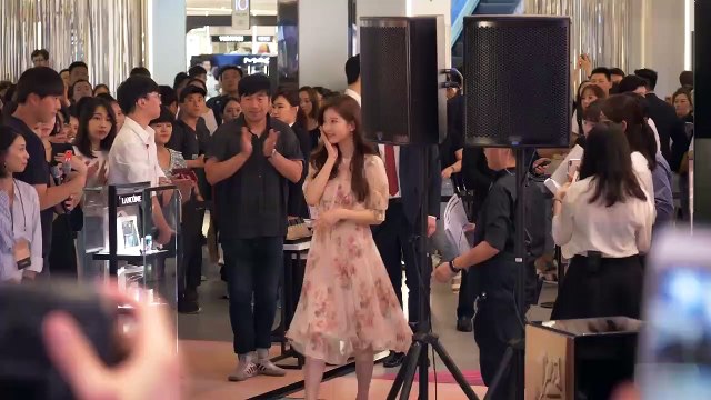 Suzy xuất hiện sau khi chia tay Lee Dong Wook