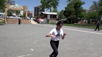 14 yaş altı çocuklar uzun bir aradan sonra sokağa çıktı