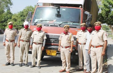 तम्बाकू उत्पाद से लदा कंटेनर पकड़ा