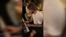 Ramos aprende a tocar el piano con el público más exigente