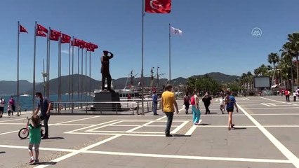 Marmaris'te 14 yaş altı çocuklar uzun zaman sonra sokağa çıktı