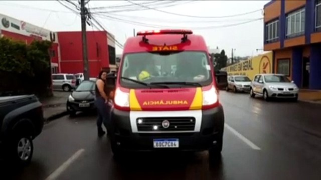 Motorista fica ferido ao atingir carros estacionados no Bairro Neva