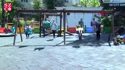 Günler sonra çocuklar dışarı çıktı