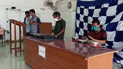 इंदौर- जेल कैदियों ने पुलिसकर्मियों के लिए गाया गीत, बढ़ाया हौसला