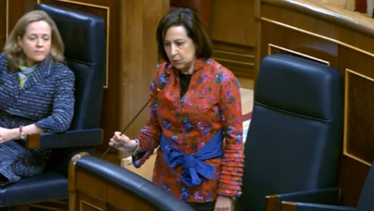 Robles pide a la ultraderecha "arrimar el hombro" y "no hacer ruido"