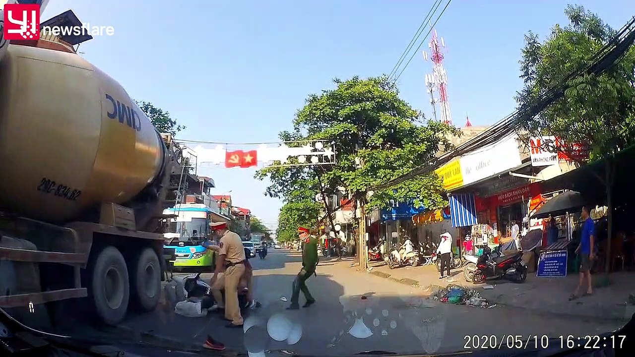 Motorcycle rider crashes into policeman as friend deserts him and runs away