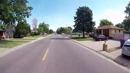 Policia abusa do poder e quase multa motociclista, por lhe buzinar quando ele conduz ao telefone