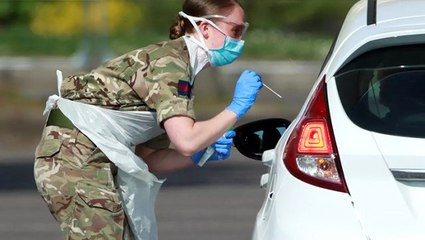 İngiltere'de orduya koronavirüsten korunmak için sinek ilacı dağıtıldı