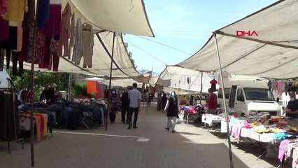 GAZİANTEP İslahiye'deki pazarda tezgahlar sosyal mesafeli açıldı