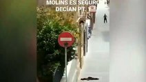 Varios Okupas se pelean con hoces y palos en el centro de Molins de Rei