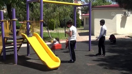 14 yaş altı çocuklar uzun zaman sonra ilk kez sokağa çıktı