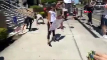 ABD'de spor salonları açılsın eylemi