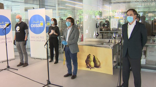 Almeida visita las instalaciones de Gastrolab Villaverde