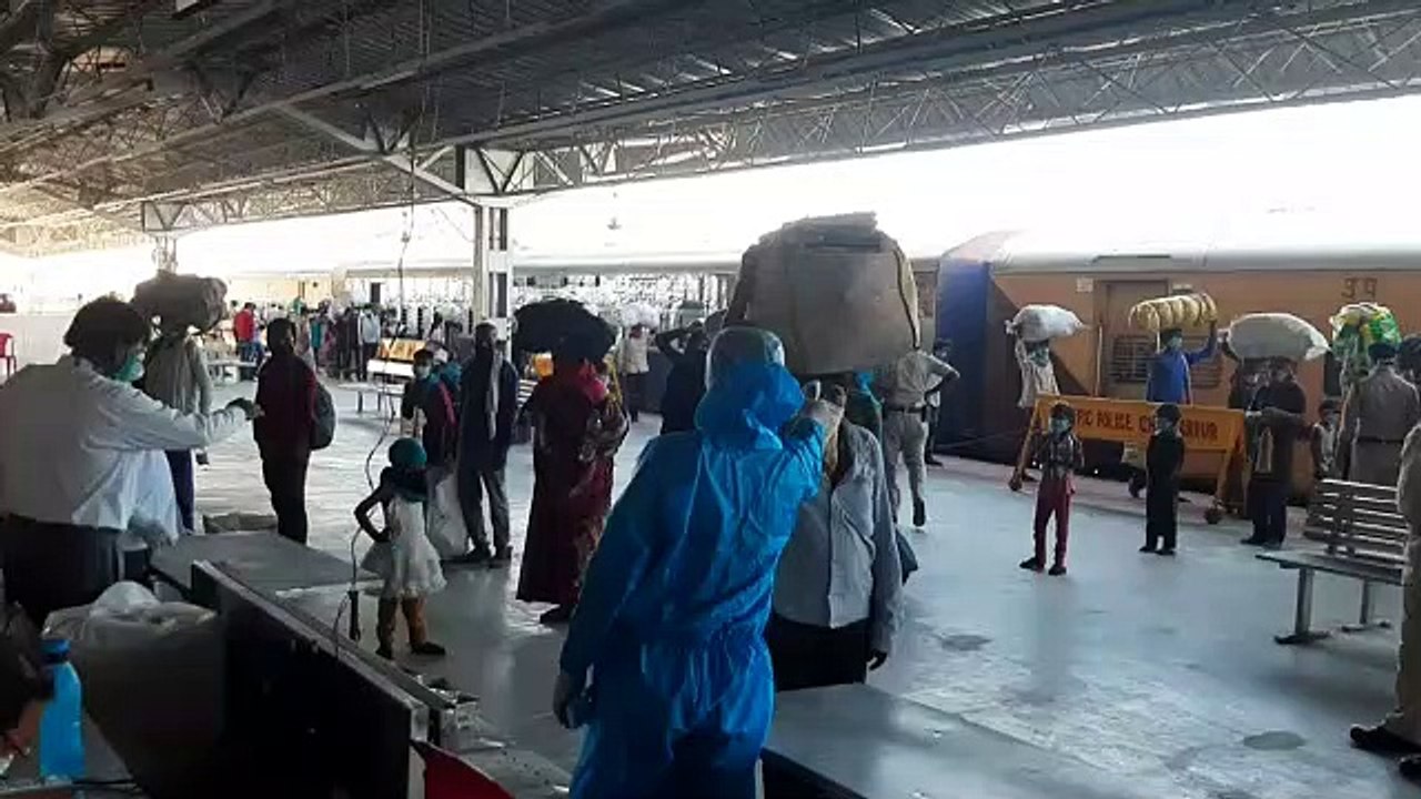 चौथी श्रमिक एक्सप्रेस से छतरपुर पहुंचे 1624 प्र...