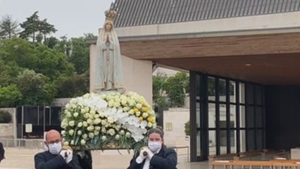 Fátima, sola en la explanada interminable