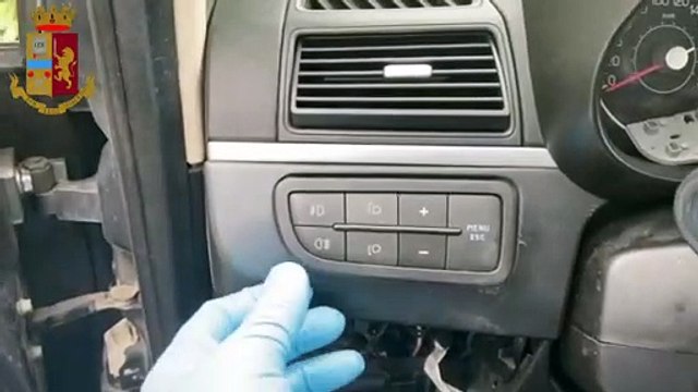 Perugia - Droga nascosta in cruscotto auto: arrestato albanese (13.05.20)