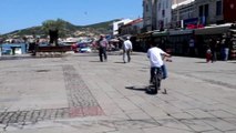 İZMİR Foça'da uzun bir aradan sonra sokak ve sahillerde çocuk cıvıltıları vardı