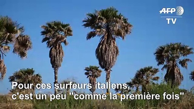 Comme la première fois : des surfeurs italiens repartent à l'assaut des vagues