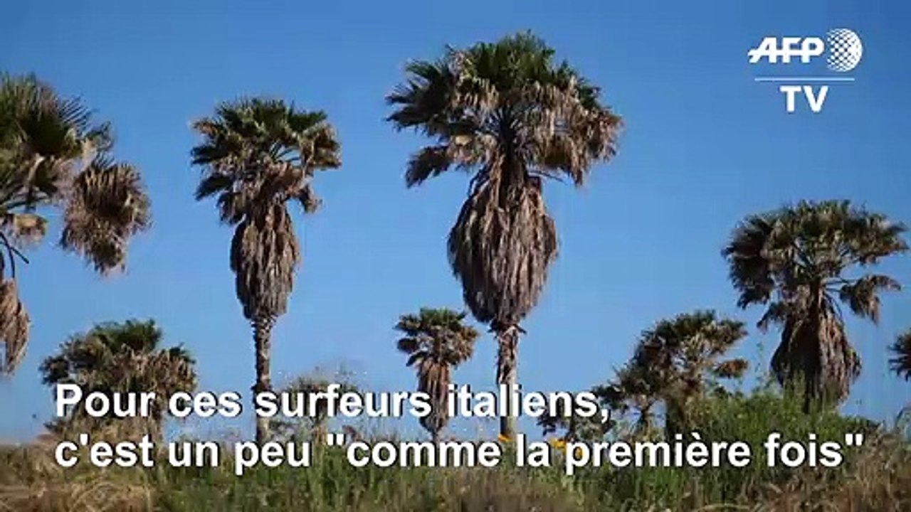 "Comme la première fois": des surfeurs italiens repartent à l'assaut des vagues