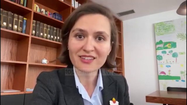 Top News - Mbyllet viti akademik/ Shahini, një mesazh për rektorët