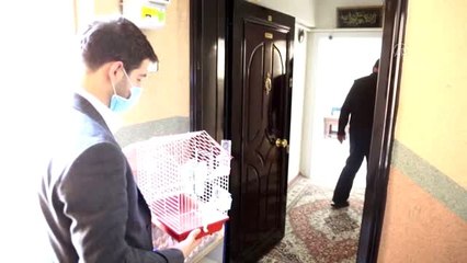 Yaşlı adamın engelli oğlu için muhabbet kuşu talebi yerine getirildi