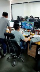 Quand ton patron te surveille du coin de l'oeil