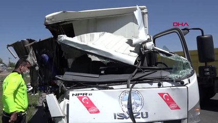 KAYSERİ Kamyonet, TIR'ın dorsesine çarptı 2 ağır yaralı