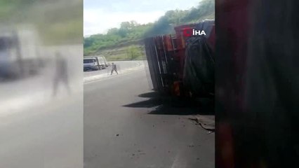 Kömür yüklü kamyon devrildi
