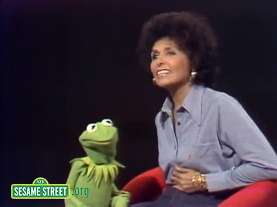 Sesame Street - Lena Horne and Kermit Sing Bein' Green