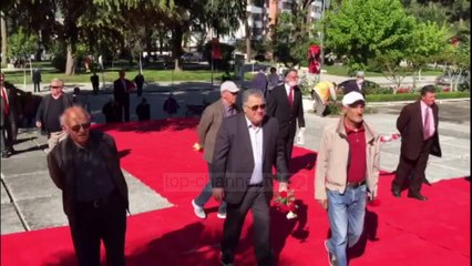 Top News - Berat, dëshmorët e kombit/ Nderohen nga veteranët me grusht