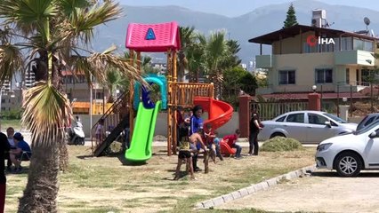 4 saatlik izinde çocuklar denize akın ettiler