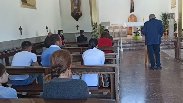 Ora News - Lehtësimi i masave rrit numrin e pelegrinëve në Kishën e Shna Ndout, rikthehet mesha