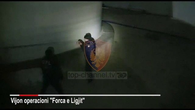 Top News - OFL zbret në terren/ Bllokon karburantin e Lul Berishës