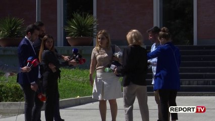 Report TV - COVID/ Meta-gazetarëve: Mos u afroni! Kryemadhi: Burrat janë frikacakë