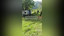 Report TV -Aksident në Gramsh, makina del nga rruga, një i vdekur, 5 të tjerë të plagosur