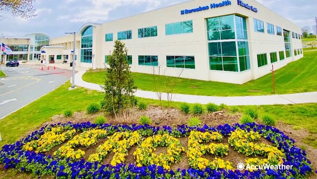 Landscaping company gives heroes their flowers