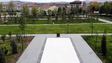 Hain saldırı sonrasında yıkılan İl Emniyet Müdürlüğü hizmet binasının yerinde Millet Bahçesi