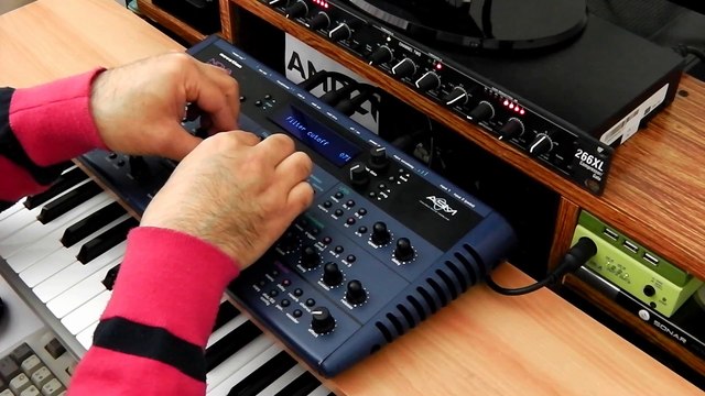 Token - Novation Nova Roland PC200mk2 dbx266xl Midisport 2x2 Analog synth music by VICHERVAL