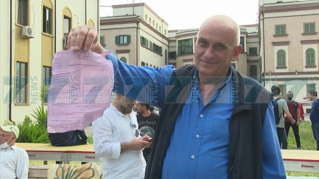 TENSION TEK TEATRI KOMBETAR, AKTIVISTET «NUK DO LEJOJME PRISHJEN» - News, Lajme - Kanali 7