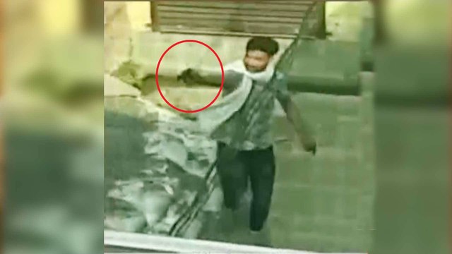 Aligarh: Violence and firing during lockdown, watch video