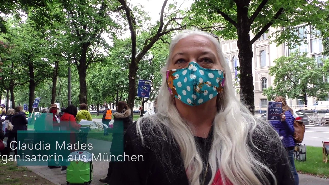 Demo 'Wir zeigen Gesicht! Rettet die Touristik' vor der Bayerischen Staatskanzlei in München