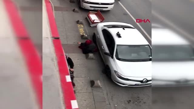 YAVRU KARGA HAREKETLİLİĞİ İTFAİYE ERİ YERE DÜŞTÜ