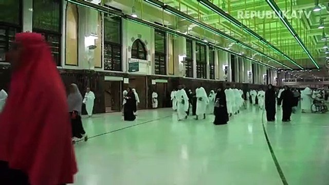 Ketua Umum Serikat Penyelenggara Umrah dan Haji Indonesia (sapuhi) Syam Resfiadi (kedua kiri).