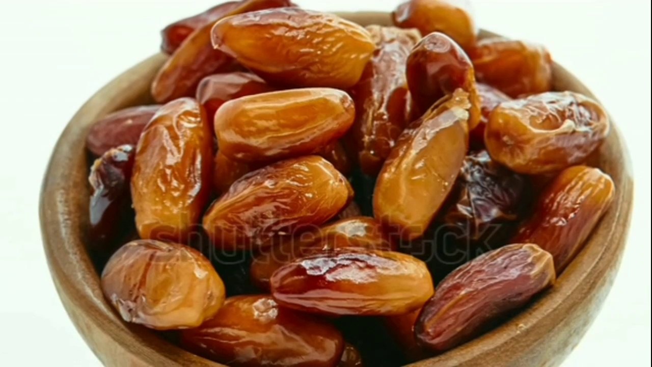 প্রতিদিন তিন থেকে চারটি করে খেজুর খেলে কি হয়-Khejurer Upokarita- খেজুরের উপকারিতা-khejur khele ki hoy-খেজুর খেলে কি হয়-khejurer gunagun-খেজুরের গুণাবলী