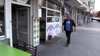 Niğdeli hayırsever sokak hayvanlarını 10 yıldır besliyor