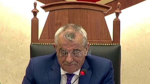 “Kunjat” mes deputeteve opozitare dhe Rucit: Kryeministri flet sa te doje
