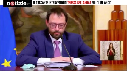Decreto rilancio, Teresa Bellanova si commuove: "Lo Stato è più forte del caporalato" | Notizie.it